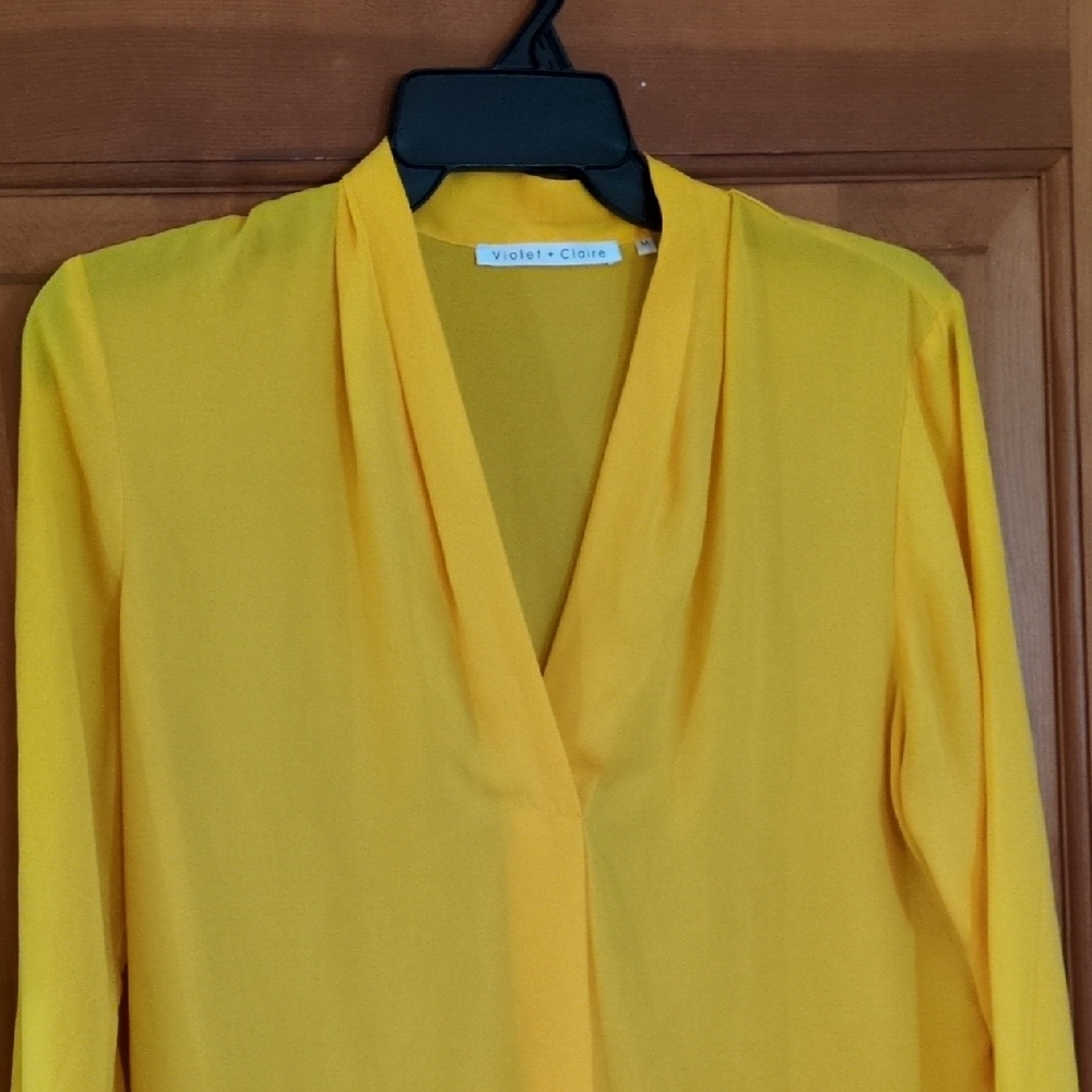 Violet & Claire Vibrant Yellow V-neck 3/4 Sleeve Transitional Tunic Blouse - Picture 5 of 6